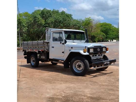 TOYOTA BANDEIRANTE 3.7 BJ50LV 4X4 TETO RIGIDO DIESEL 2P MANUAL